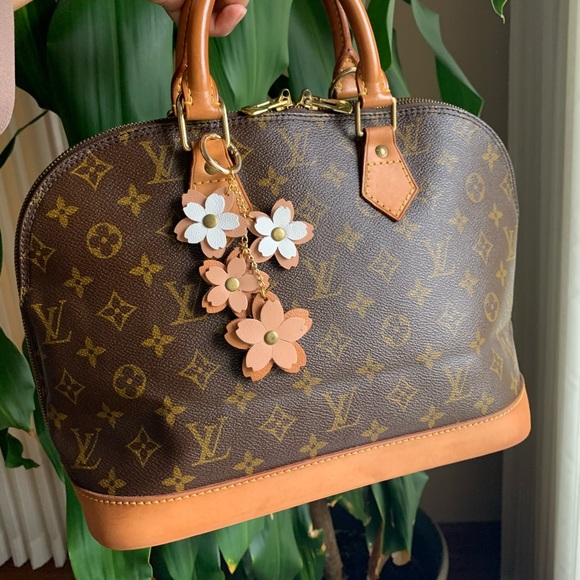 ⚜️✨Louis Vuitton Alma Handbag❤️✨⚜️Authentic